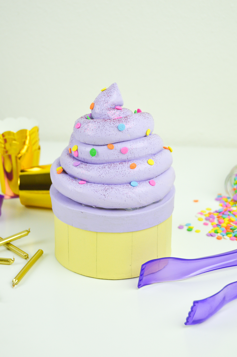 DIY Cupcake Gift Box | www.clubcrafted.com