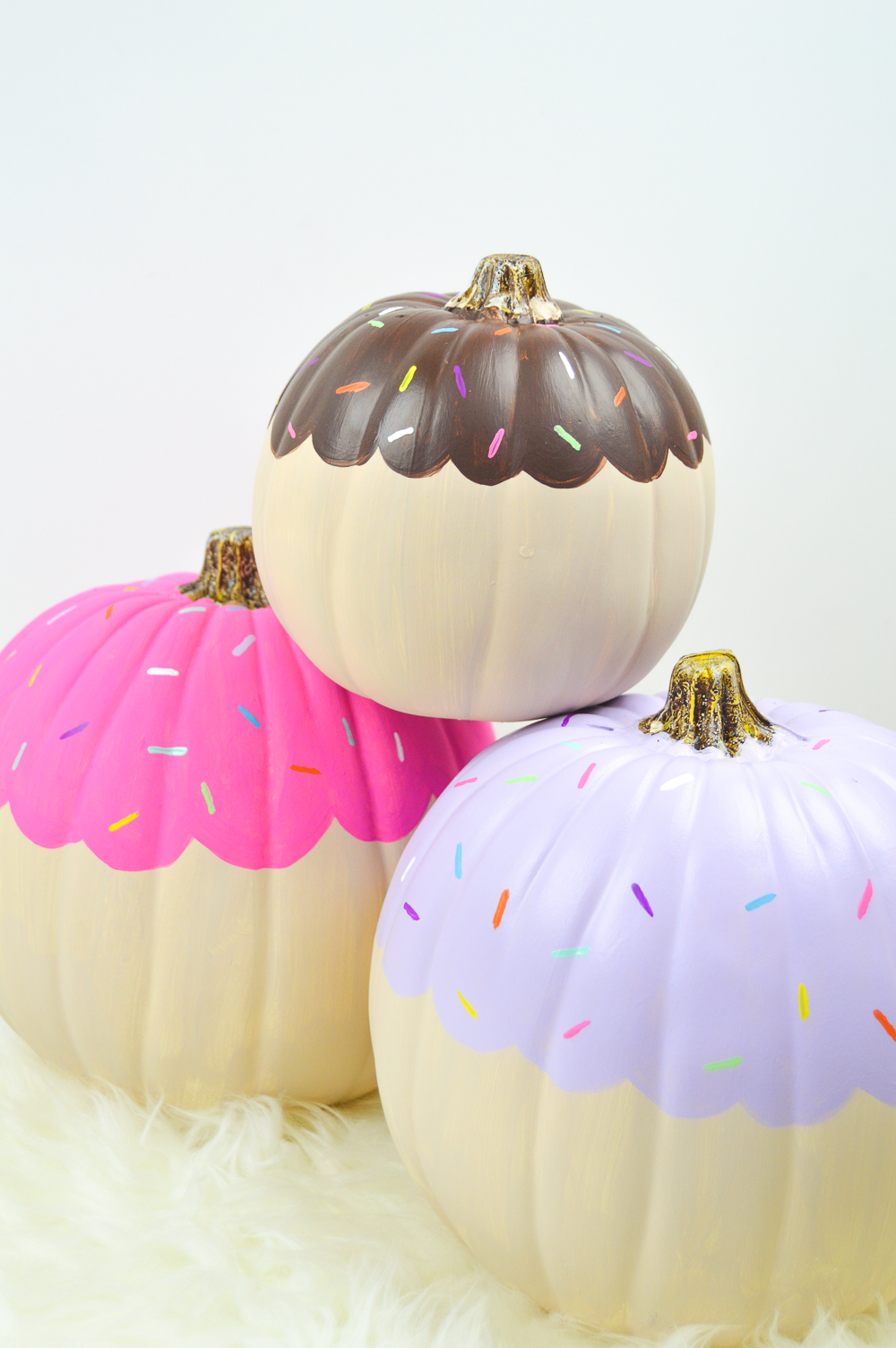 DIY Cupcake Pumpkin Halloween Decorations | www.clubcrafted.com