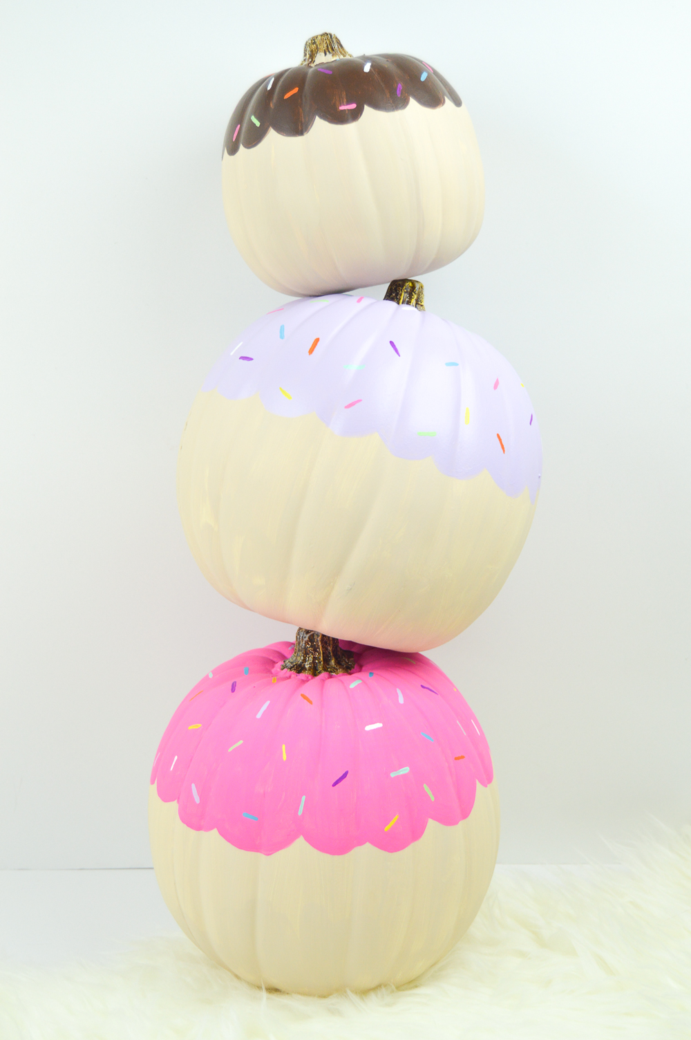 DIY Cupcake Pumpkin Halloween Decorations | www.clubcrafted.com