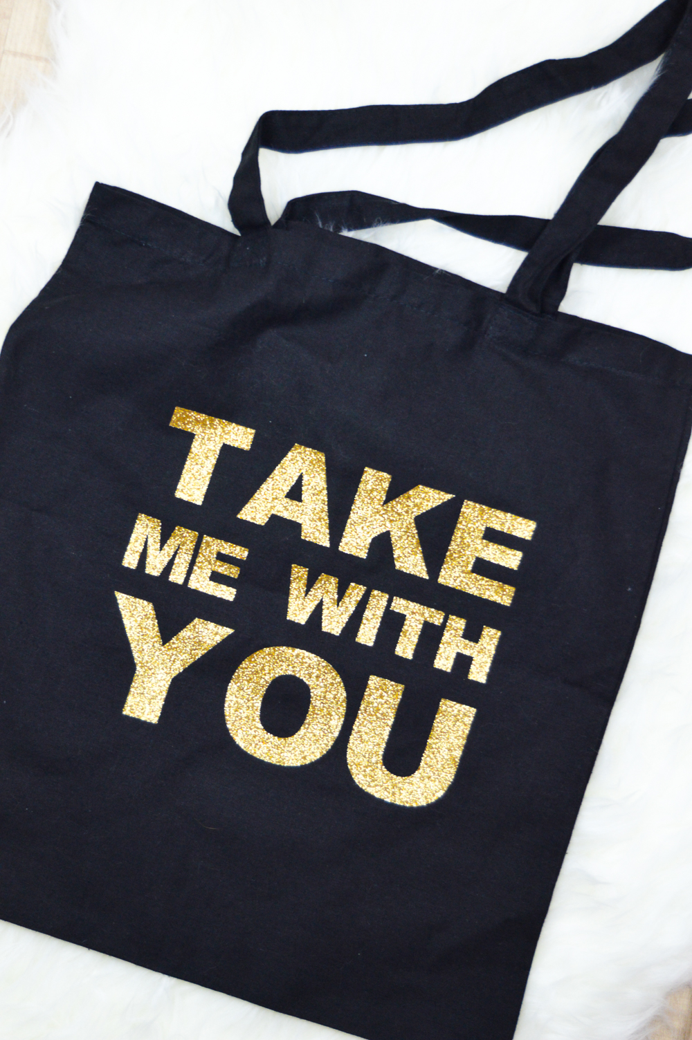 DIY Glittery Graphic Tote Bag | www.clubcrafted.com