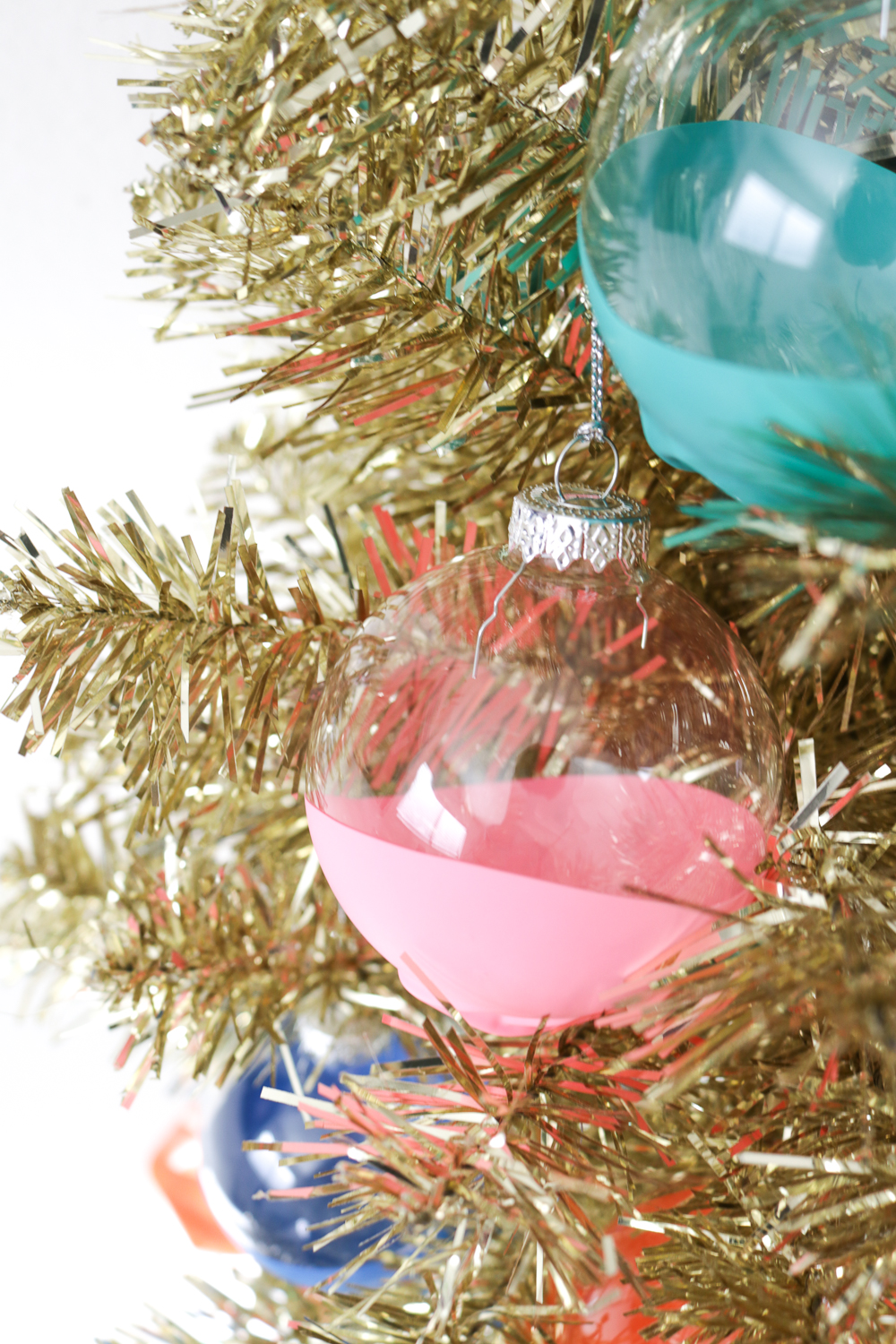 DIY Balloon Dipped Ornaments for Christmas | Club Crafted