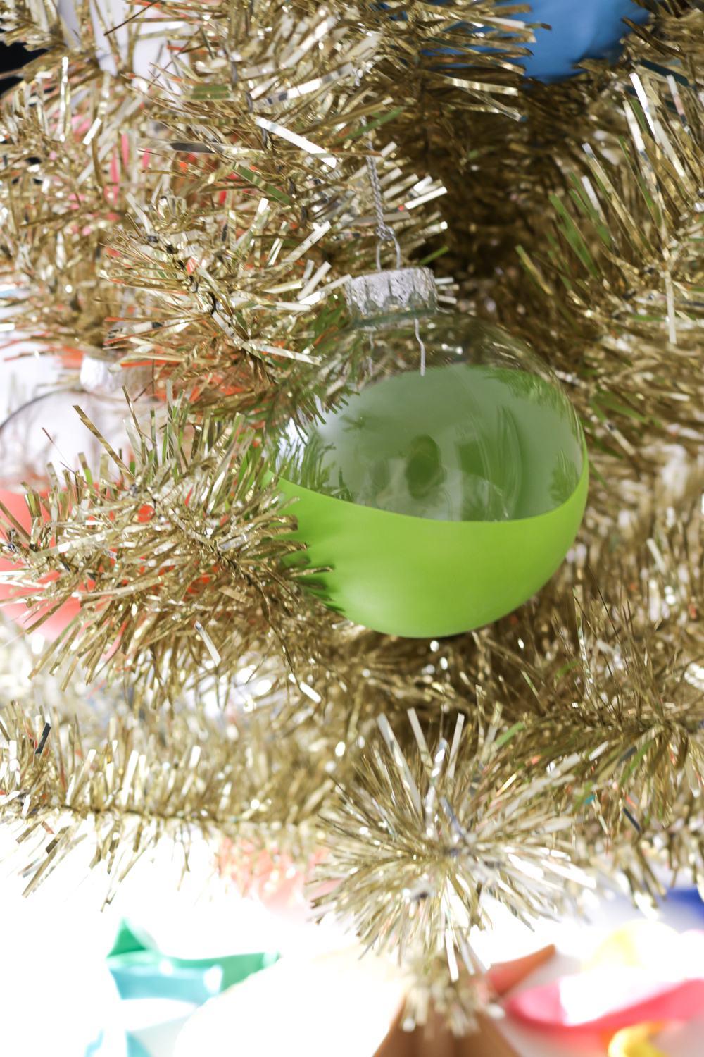 DIY Balloon Dipped Christmas Ornaments | Club Crafted