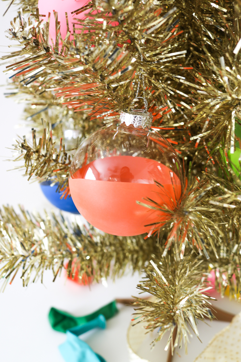 DIY Balloon Dipped Christmas Ornaments | Club Crafted
