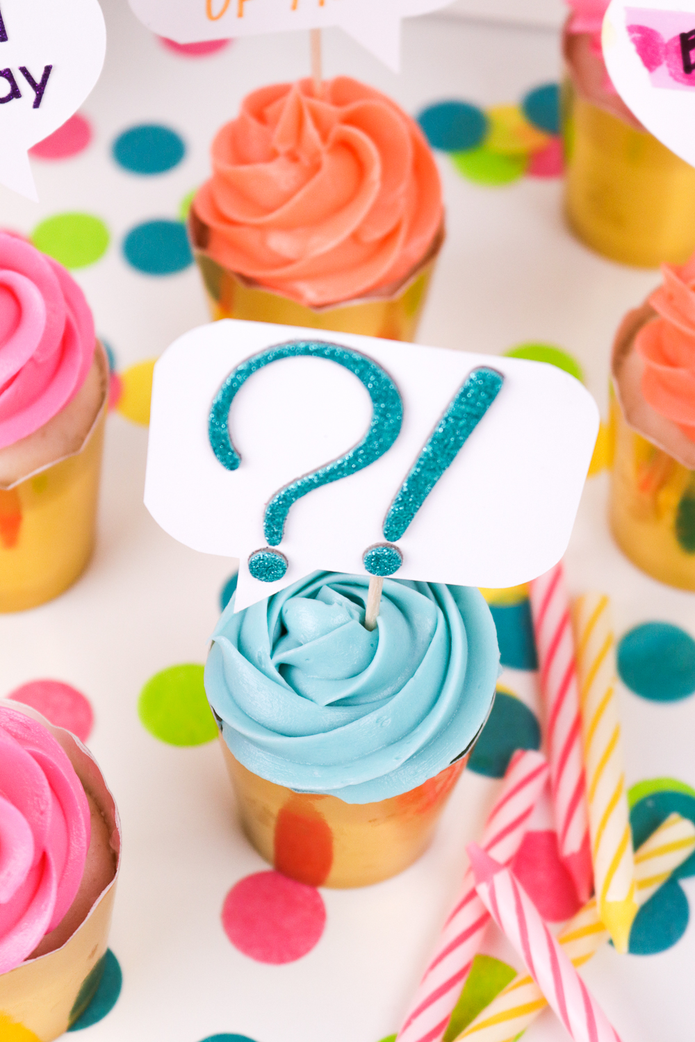 DIY Quote Bubble Cupcake Toppers + Free Printable! | Club Crafted