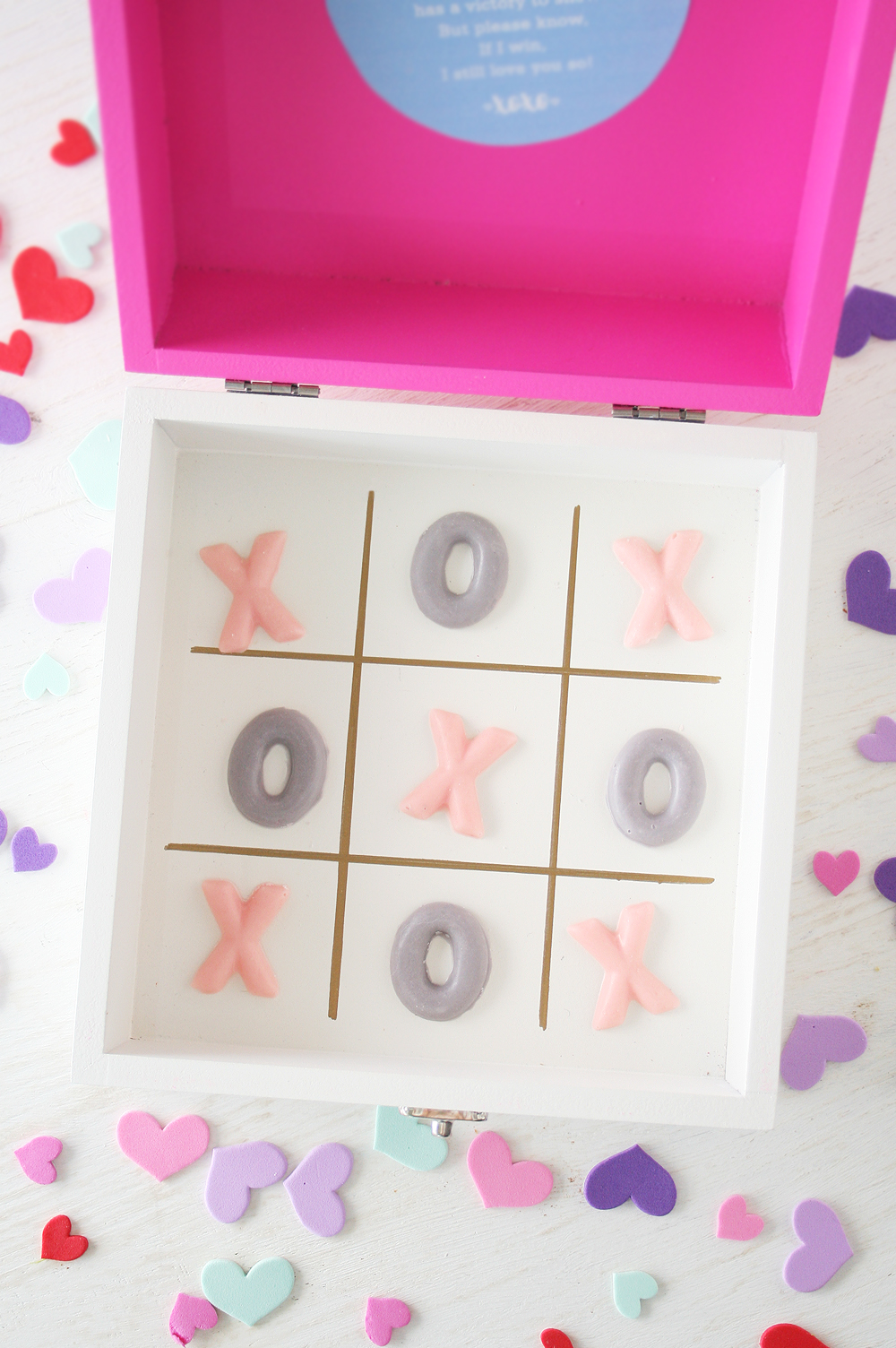 Valentine's Day: DIY Chocolate Tic-Tac-Toe Gift Box + Printable Label | Club Crafted