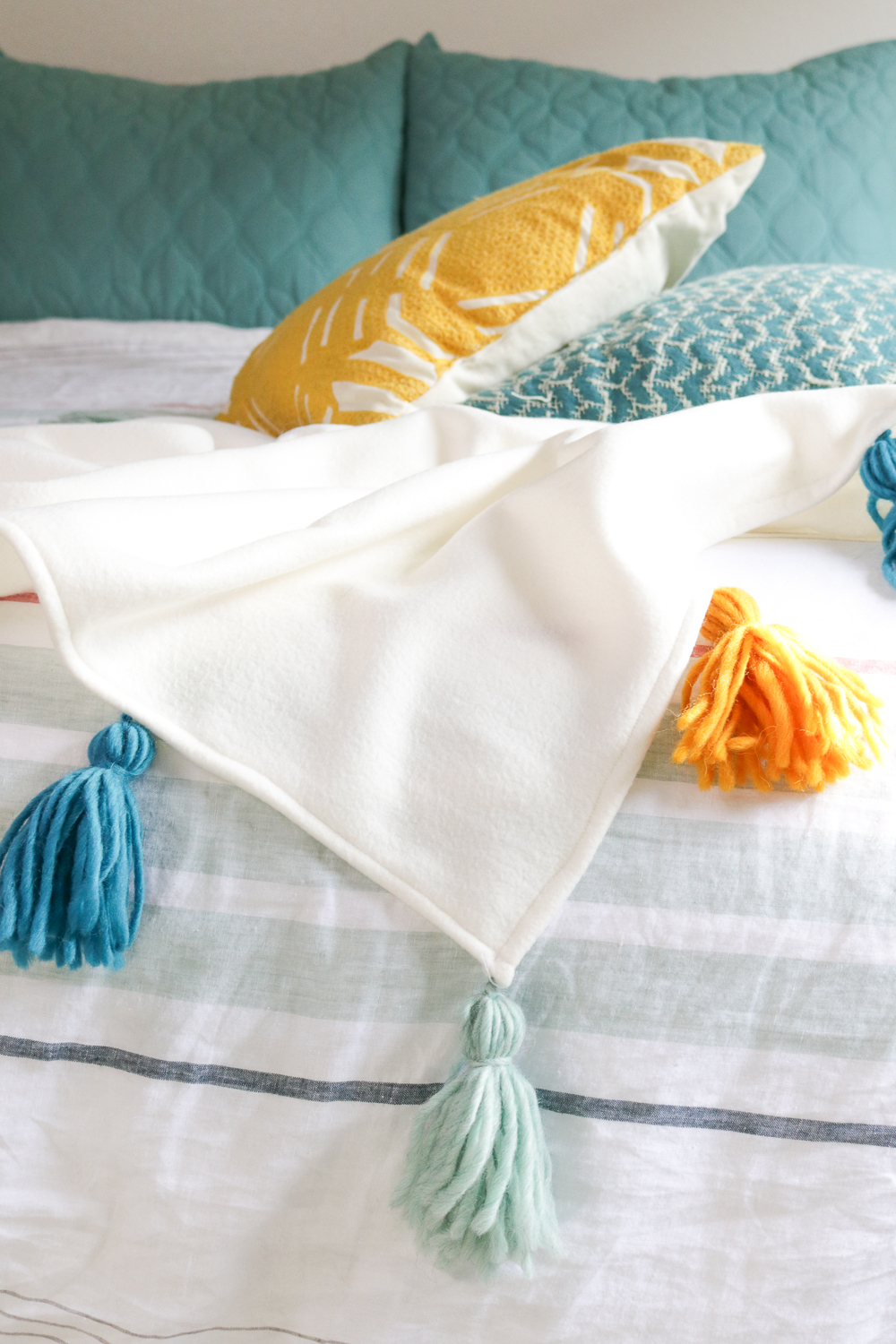 DIY Fleece Tassel Blanket | Club Crafted