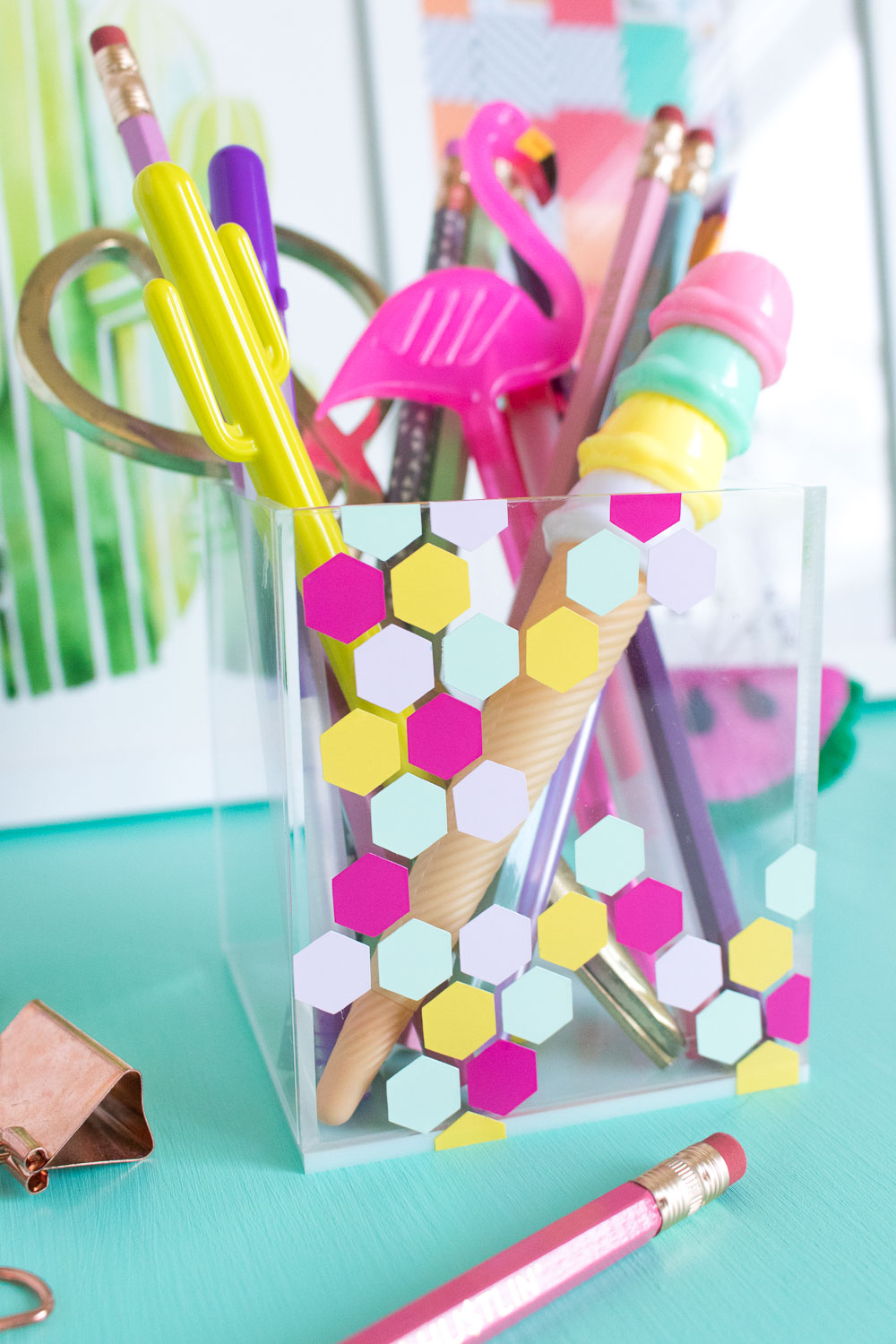 DIY Honeycomb Acrylic Organizer for your Desktop | Club Crafted