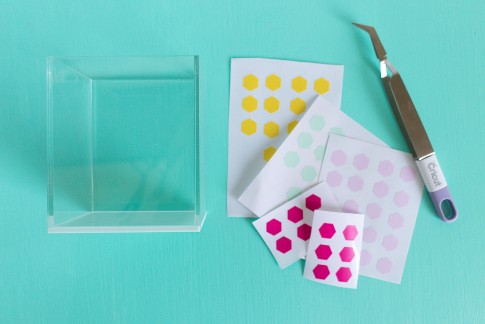 DIY Honeycomb Acrylic Organizer for your Desktop | Club Crafted