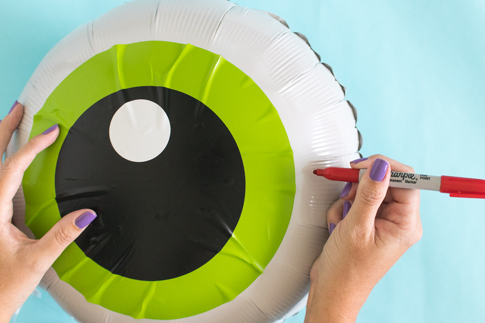 DIY Eyeball Balloons for Halloween | Club Crafted