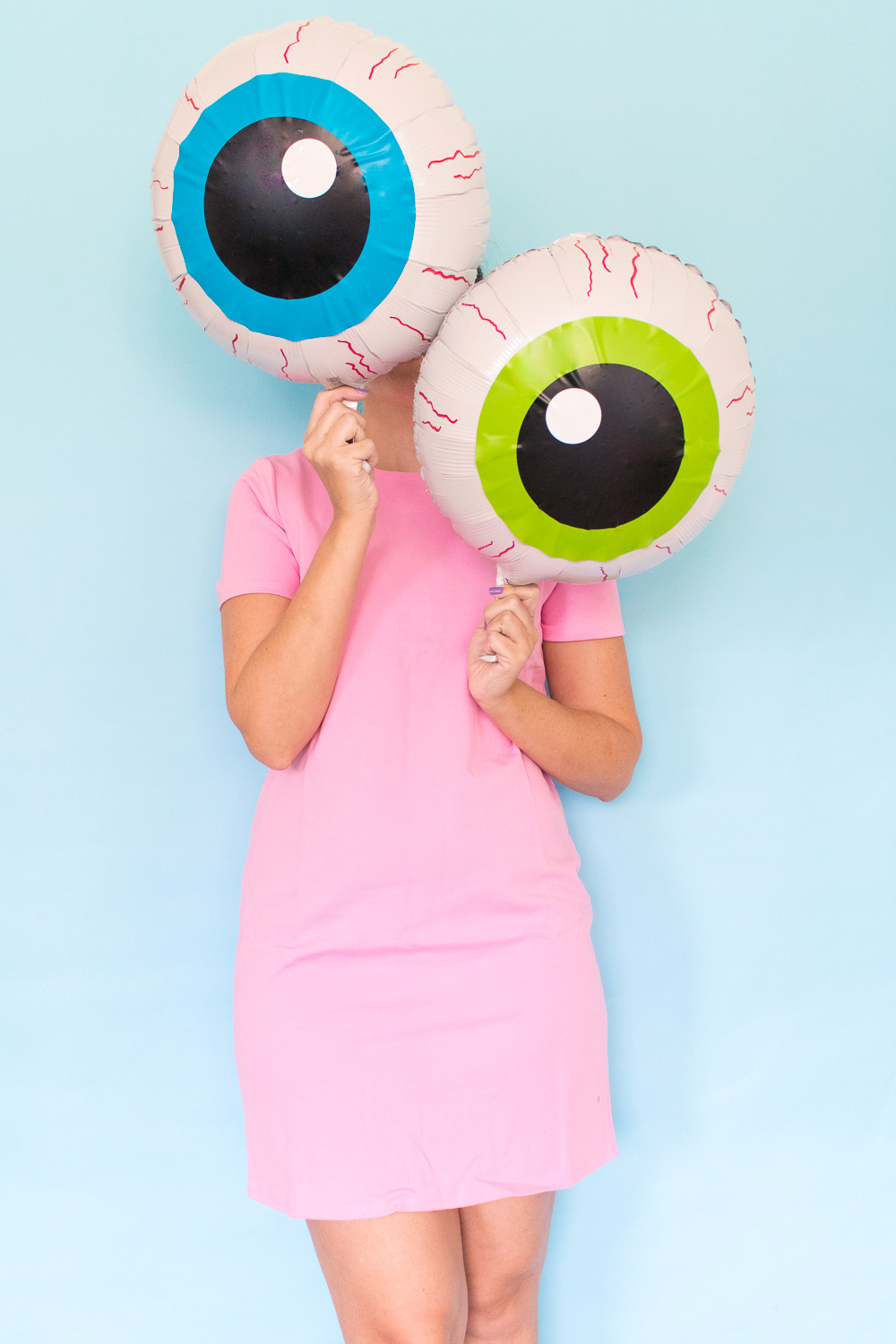 DIY Eyeball Balloons for Halloween | Club Crafted