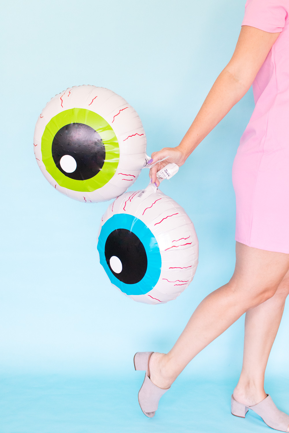 DIY Eyeball Balloons for Halloween | Club Crafted