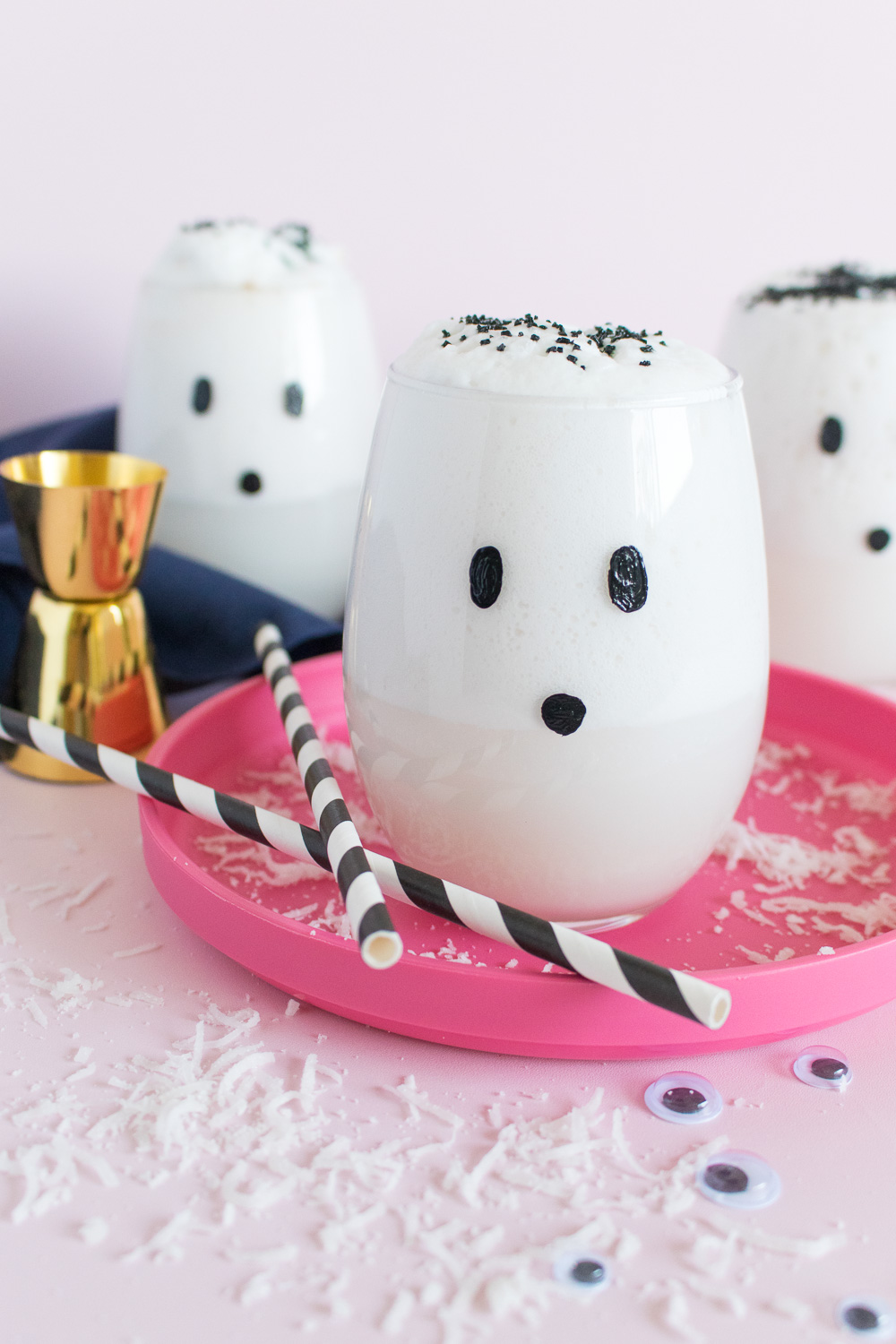 DIY Ghost Glasses + a Ghostly Cocktail | Club Crafted