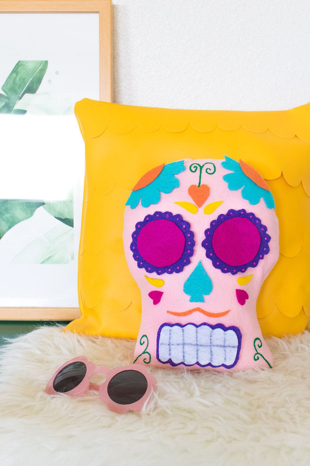 DIY Dia de los Muertos Sugar Skull Pillow | Club Crafted