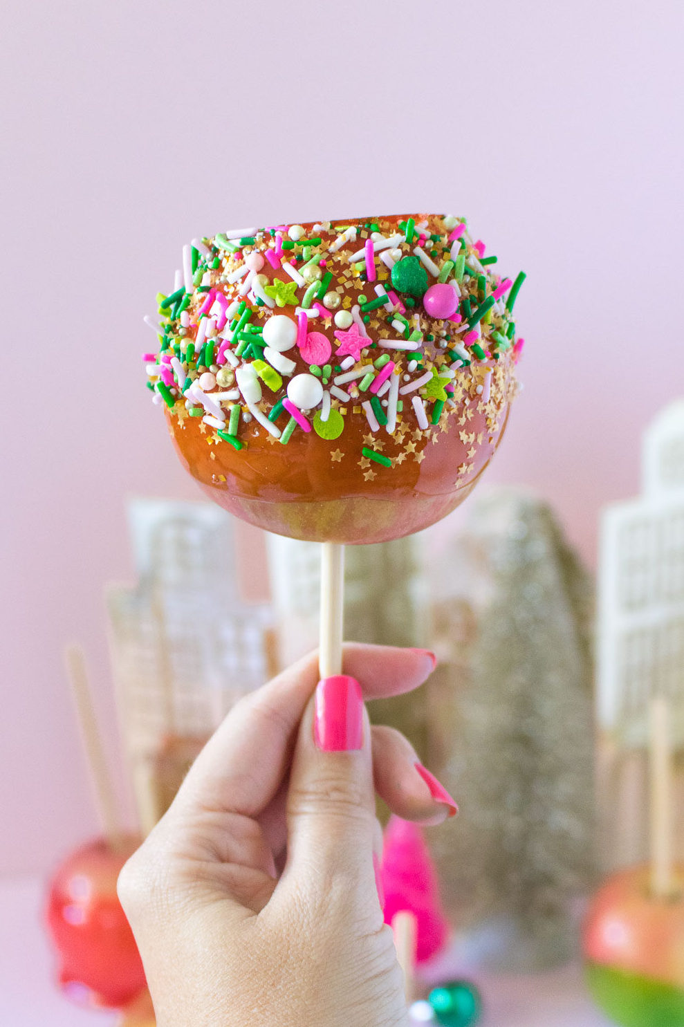 Christmas Candy Apples | Club Crafted