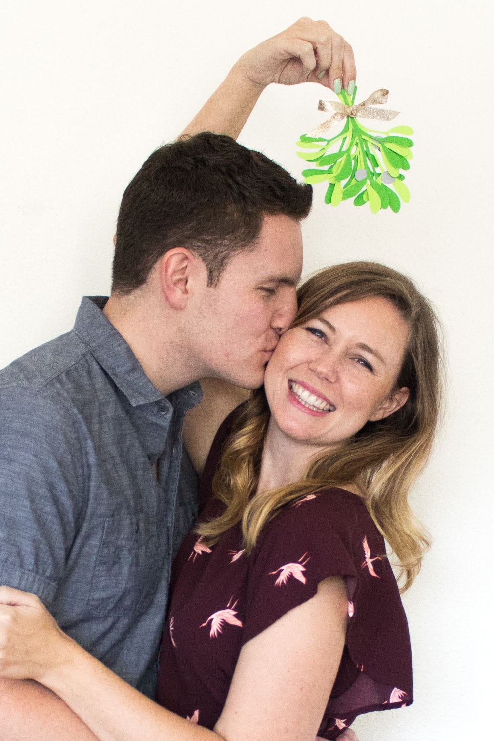Simple DIY Paper Mistletoe (+ Free Printable!) | Club Crafted