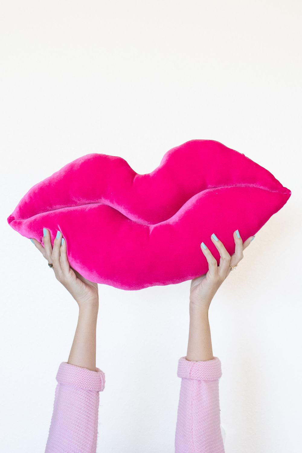 DIY Velvet Lips Pillow | Club Crafted