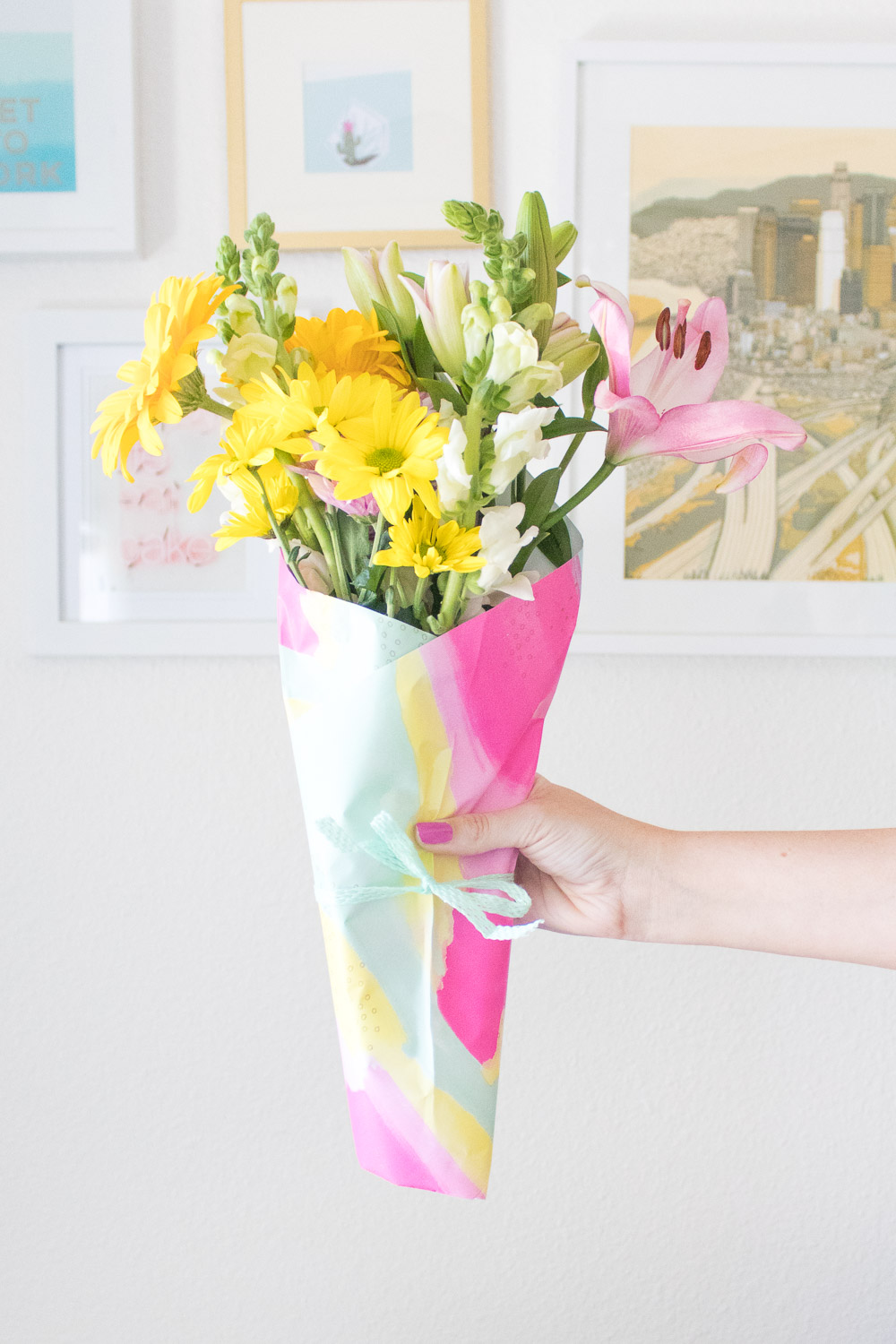 How to wrap your Mother's Day flowers in craft paper!