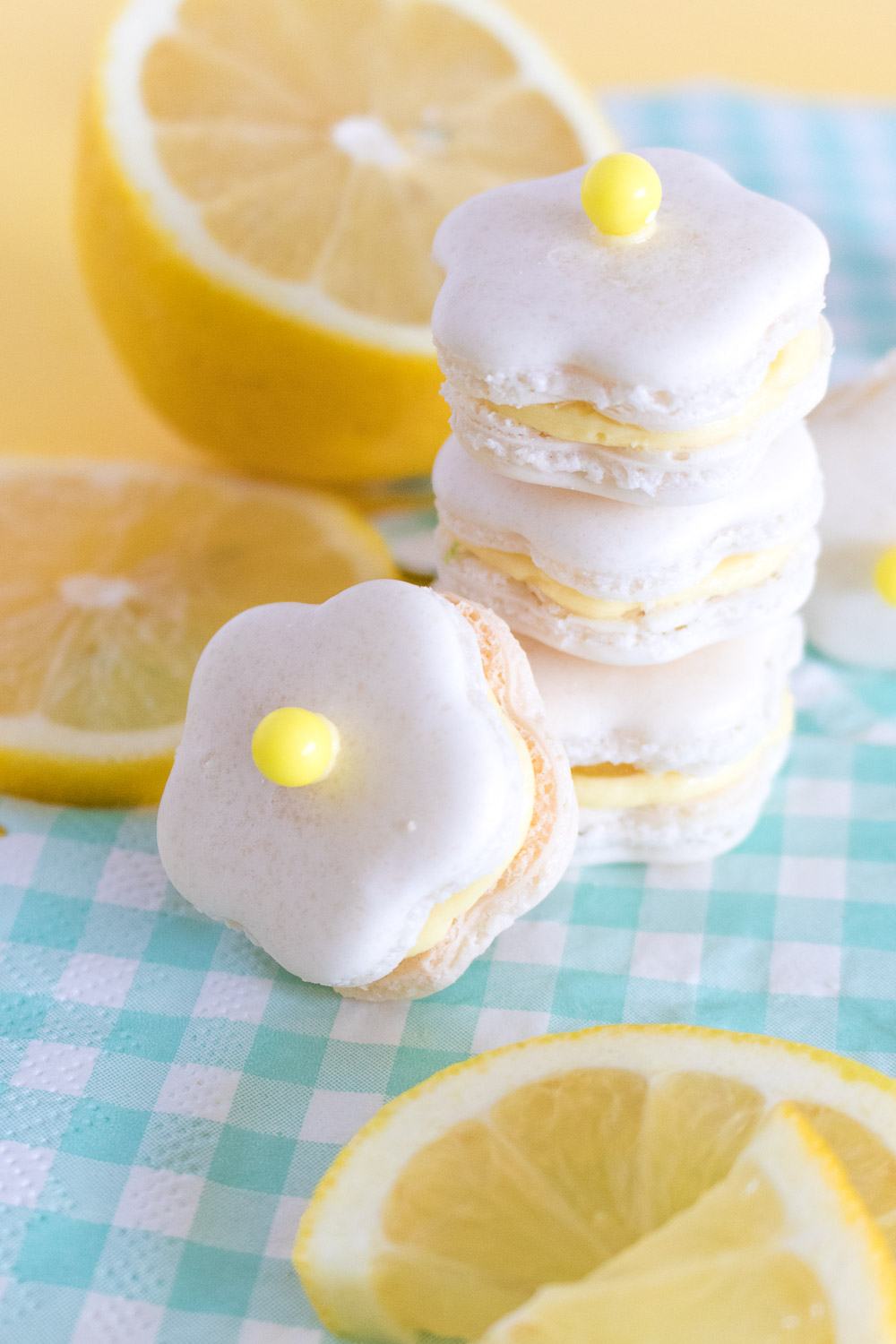 Flower Power! Lemon Daisy Macarons | Club Crafted