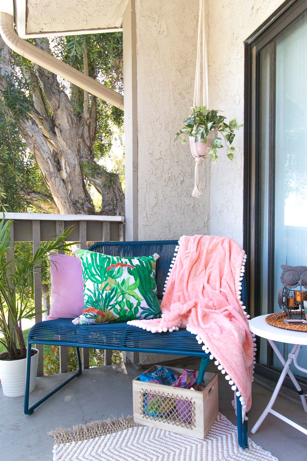 Apartment Living: Outdoor Entertaining in Small Spaces | Club Crafted