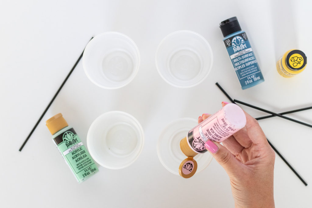 DIY Fluid Painted Marbled Tray from a Photo Frame | Club Crafted
