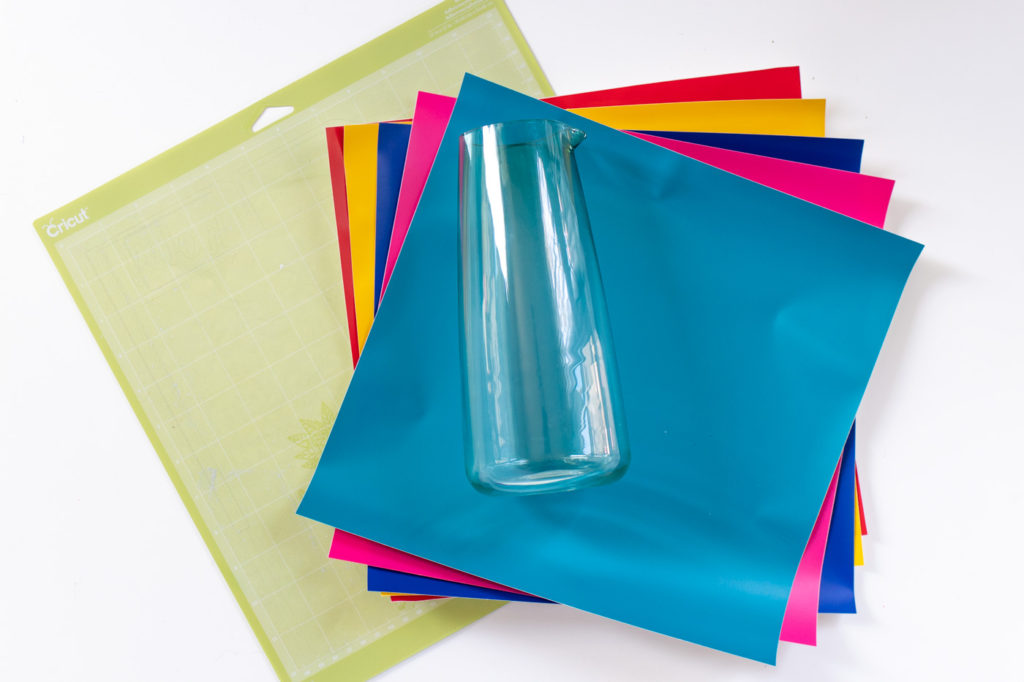 DIY Matisse Pitcher with Cricut // How to cut vinyl with Cricut for making a matisse-inspired pitcher with colorful abstract prints! Download the free SVG cut files for Cricut or Silhouette #homedecor #freedownload #vinyl #diydecor #freetemplate #entertaining #summerdecor