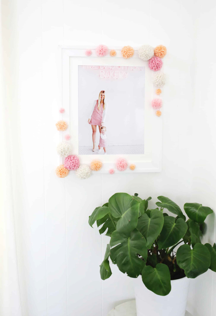 Fun Ways to Use Pom Poms in Crafts / Check out this roundup of pom pom ideas for making everything from home decor to upcycled fashion! These fun pom pom crafts include something for everyone / #pompoms #diyideas #yarn #homedecor #crafts #fashiondiy