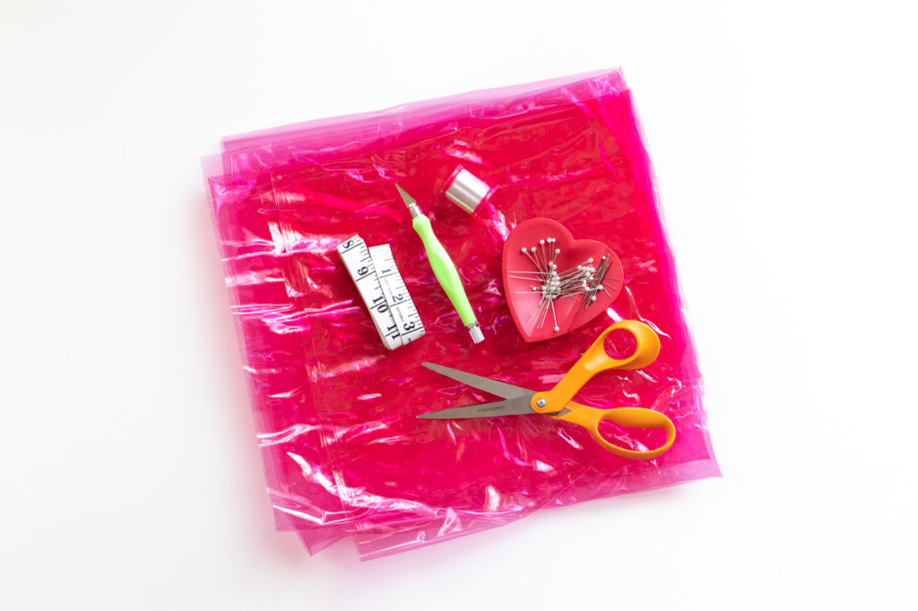 How to Sew a Vinyl Bucket Bag // Sew this simple bucket bag with colorful vinyl fabric, plus my tips for sewing vinyl fabric! #fashiondiy #sewing #easysewing #vinyl #fashion #accessories #diybag #purse