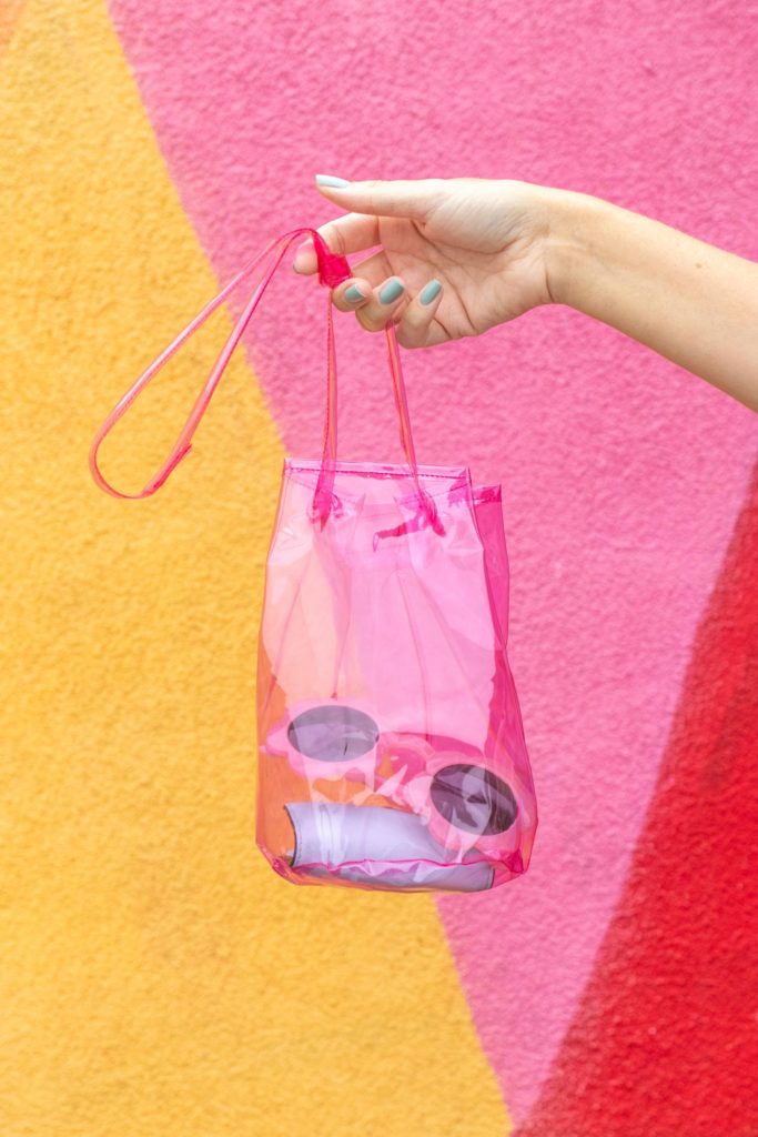 How to Sew a Vinyl Bucket Bag // Sew this simple bucket bag with colorful vinyl fabric, plus my tips for sewing vinyl fabric! #fashiondiy #sewing #easysewing #vinyl #fashion #accessories #diybag #purse