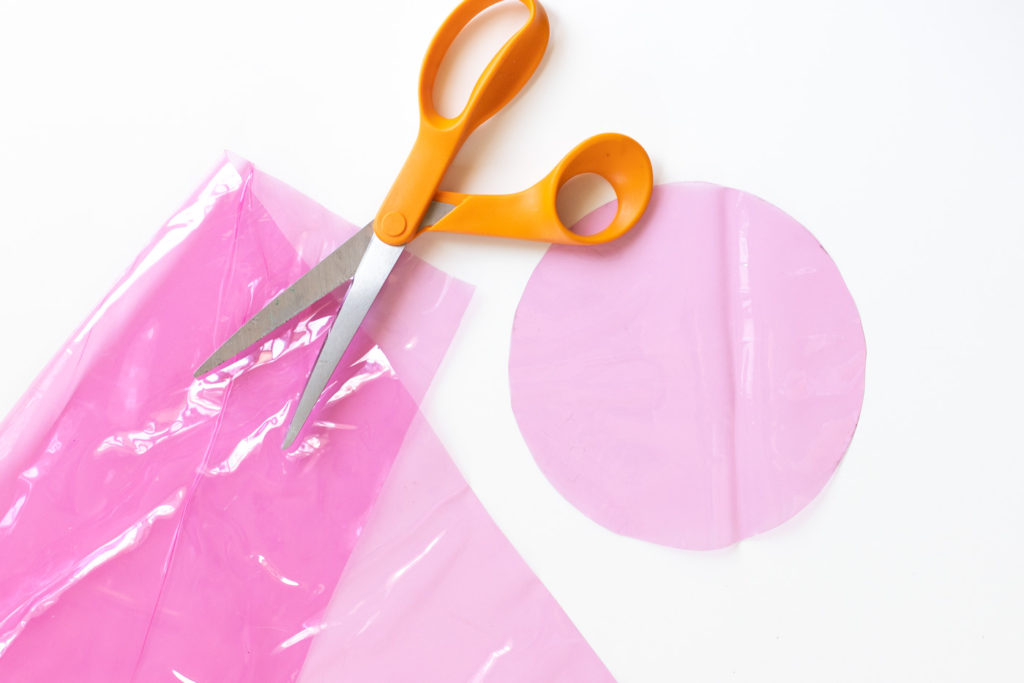 How to Sew a Vinyl Bucket Bag // Sew this simple bucket bag with colorful vinyl fabric, plus my tips for sewing vinyl fabric! #fashiondiy #sewing #easysewing #vinyl #fashion #accessories #diybag #purse