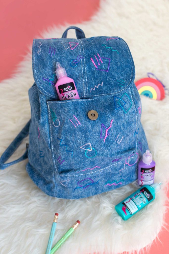 DIY Abstract 80s-Print Backpack for Back-to-School! // Get ready for back-to-school season with a backpack makeover that's totally RAD with abstract patterns inspired by the 80s and 90s using Tulip Dimensional Paints #ad #backtoschool #dormdiy #collegediy #diyforkids #painting #80s #abstract #90skids #womensfashion #womensaccessories