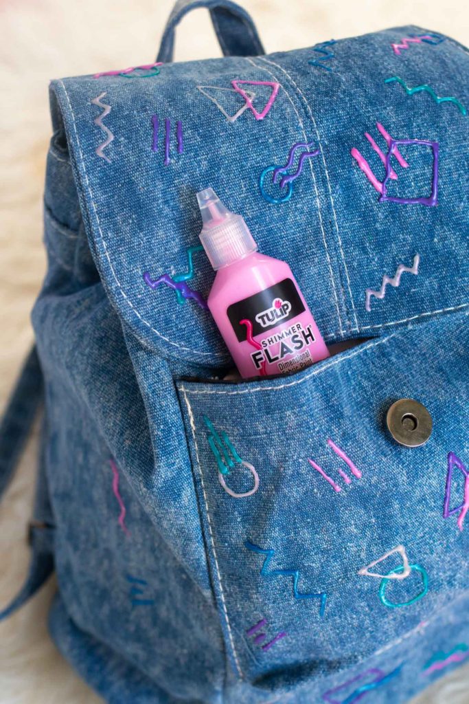 DIY Abstract 80s-Print Backpack for Back-to-School! // Get ready for back-to-school season with a backpack makeover that's totally RAD with abstract patterns inspired by the 80s and 90s using Tulip Dimensional Paints #ad #backtoschool #dormdiy #collegediy #diyforkids #painting #80s #abstract #90skids #womensfashion #womensaccessories