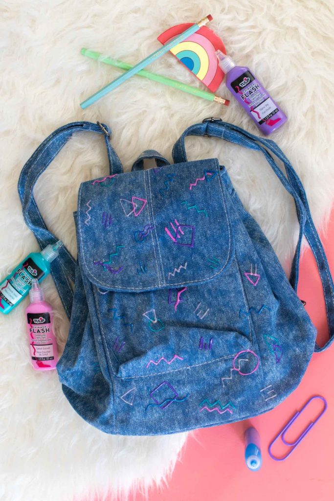 DIY Abstract 80s-Print Backpack for Back-to-School! // Get ready for back-to-school season with a backpack makeover that's totally RAD with abstract patterns inspired by the 80s and 90s using Tulip Dimensional Paints #ad #backtoschool #dormdiy #collegediy #diyforkids #painting #80s #abstract #90skids #womensfashion #womensaccessories