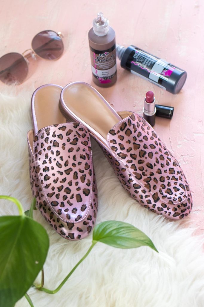 DIY Leopard Print Shoes // Painted Shoe Makeover // Use Tulip paints to give any pair of shoes an animal print makeover with Dimensional Print in minutes! #ad #backtoschool #painting #diyfashion #upcycle #womensclothing #leopardprint