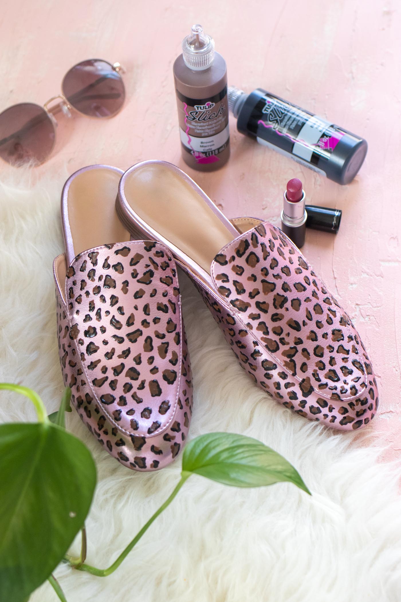 DIY Leopard Print Shoes // Painted Shoe Makeover // Use Tulip paints to give any pair of shoes an animal print makeover with Dimensional Print in minutes! #ad #backtoschool #painting #diyfashion #upcycle #womensclothing #leopardprint