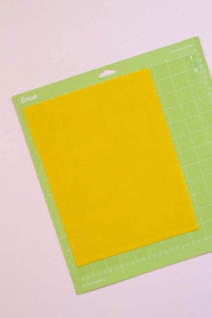 DIY "Today" Planner Divider for Happy Planner // Planner SVG Templates // Upcycle a school folder into a planner divider to make the week! Download this free SVG template for Cricut or Silhouette to make your own TODAY divider! #plannerideas #happyplanner #scrapbooking #papercrafts #upcyclecrafts #templates #cricut
