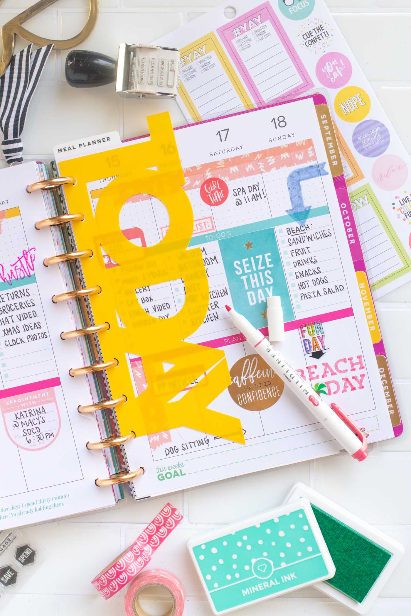 DIY "Today" Planner Divider for Happy Planner // Planner SVG Templates // Upcycle a school folder into a planner divider to make the week! Download this free SVG template for Cricut or Silhouette to make your own TODAY divider! #plannerideas #happyplanner #scrapbooking #papercrafts #upcyclecrafts #templates #cricut