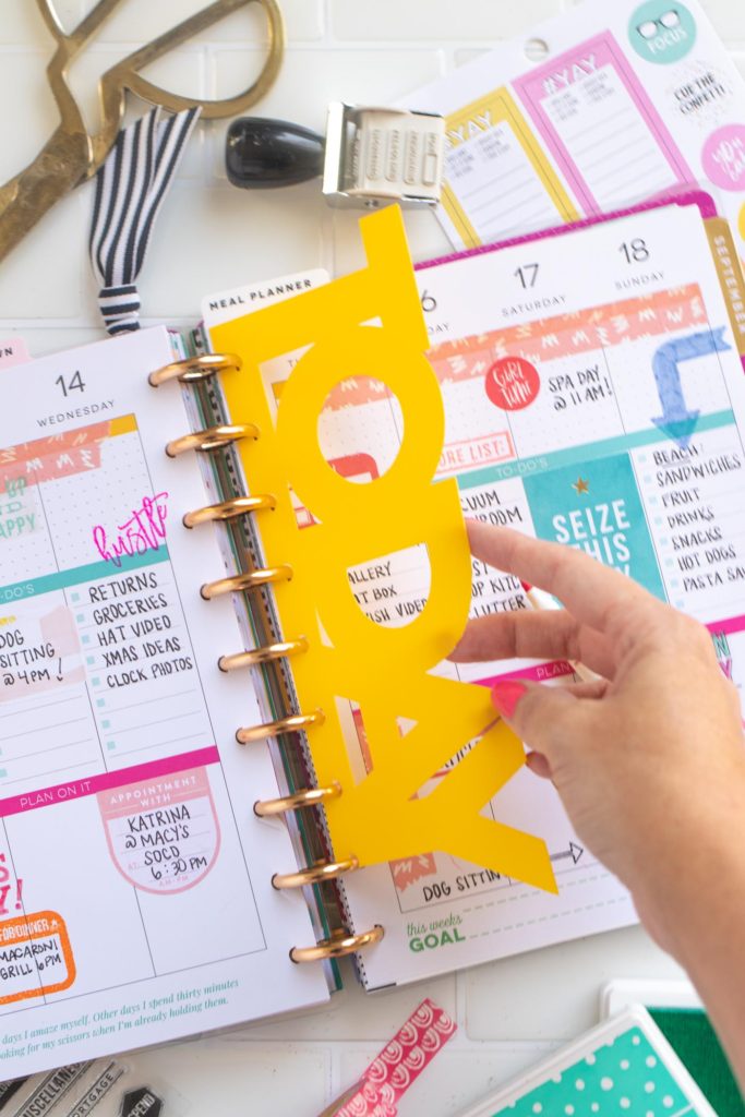 DIY "Today" Planner Divider for Happy Planner // Planner SVG Templates // Upcycle a school folder into a planner divider to make the week! Download this free SVG template for Cricut or Silhouette to make your own TODAY divider! #plannerideas #happyplanner #scrapbooking #papercrafts #upcyclecrafts #templates #cricut