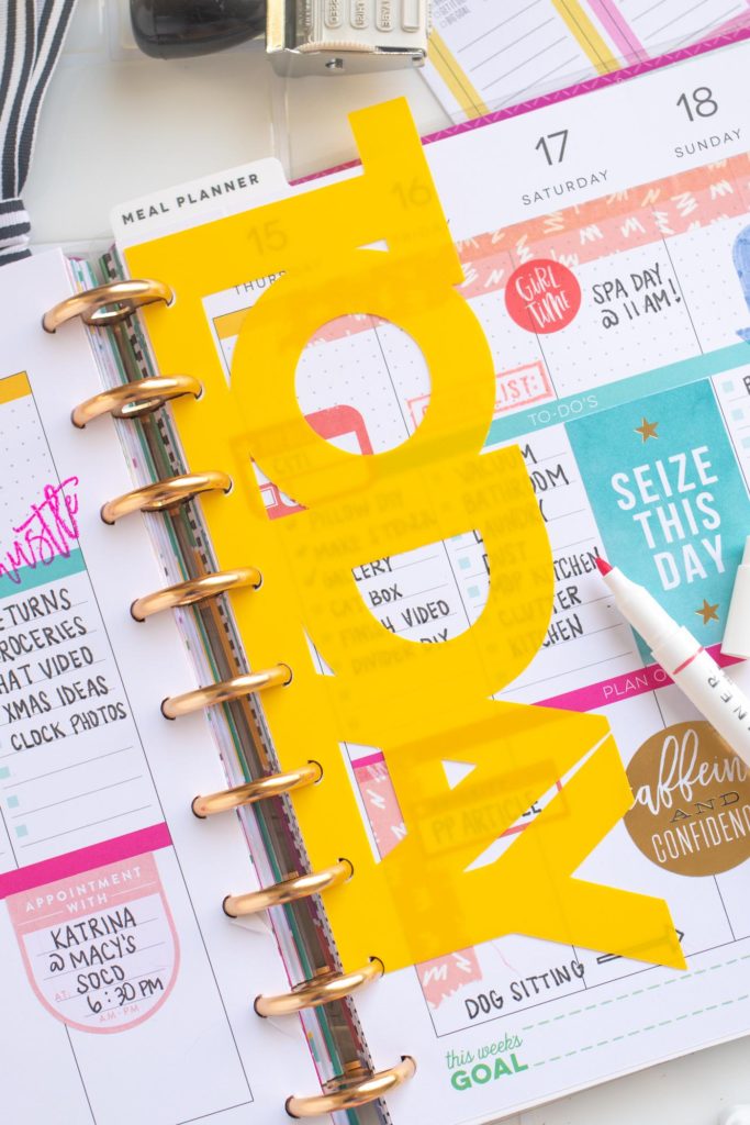 DIY "Today" Planner Divider for Happy Planner // Planner SVG Templates // Upcycle a school folder into a planner divider to make the week! Download this free SVG template for Cricut or Silhouette to make your own TODAY divider! #plannerideas #happyplanner #scrapbooking #papercrafts #upcyclecrafts #templates #cricut