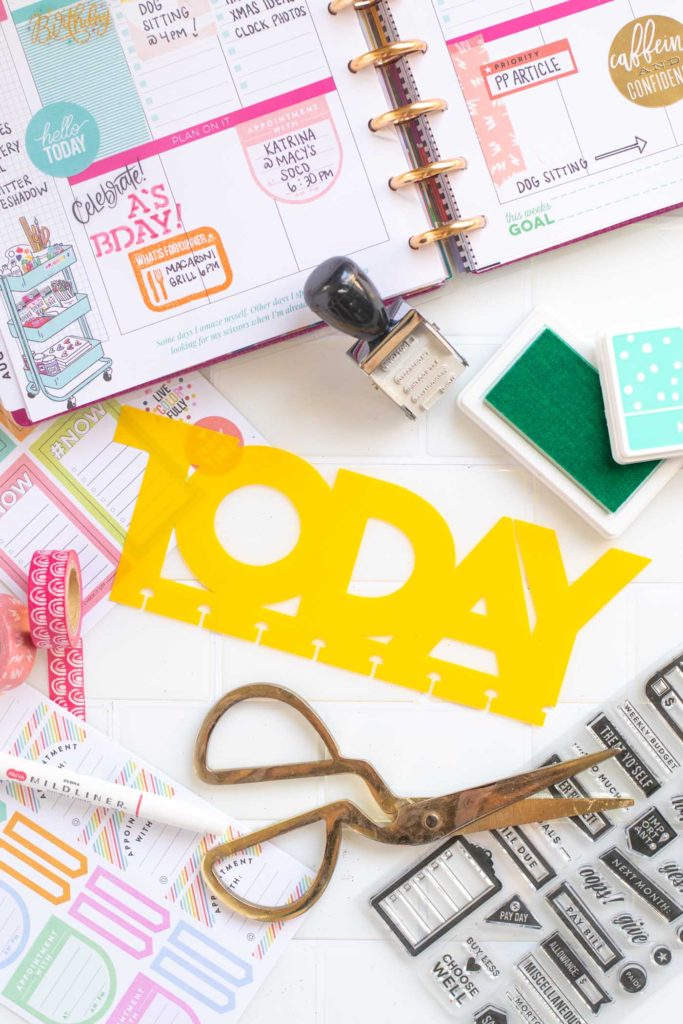 DIY "Today" Planner Divider for Happy Planner // Planner SVG Templates // Upcycle a school folder into a planner divider to make the week! Download this free SVG template for Cricut or Silhouette to make your own TODAY divider! #plannerideas #happyplanner #scrapbooking #papercrafts #upcyclecrafts #templates #cricut