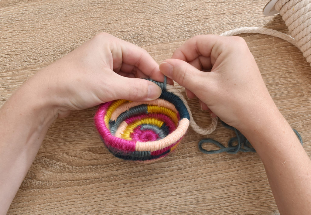 DIY Mini Yarn Wrapped Rope Bowl // Make a mini bowl to organize small items like clips and pins around the house with this cute DIY bowl by Faith of @designfixation! Wrap rope with your favorite colors of yarn to make a rope bowl that fits in anywhere! #bowl #storagediy #organization #ropebowl #yarncrafts #fiberart #fibercrafts #homeoffice #officediy #homedecor #diydecor