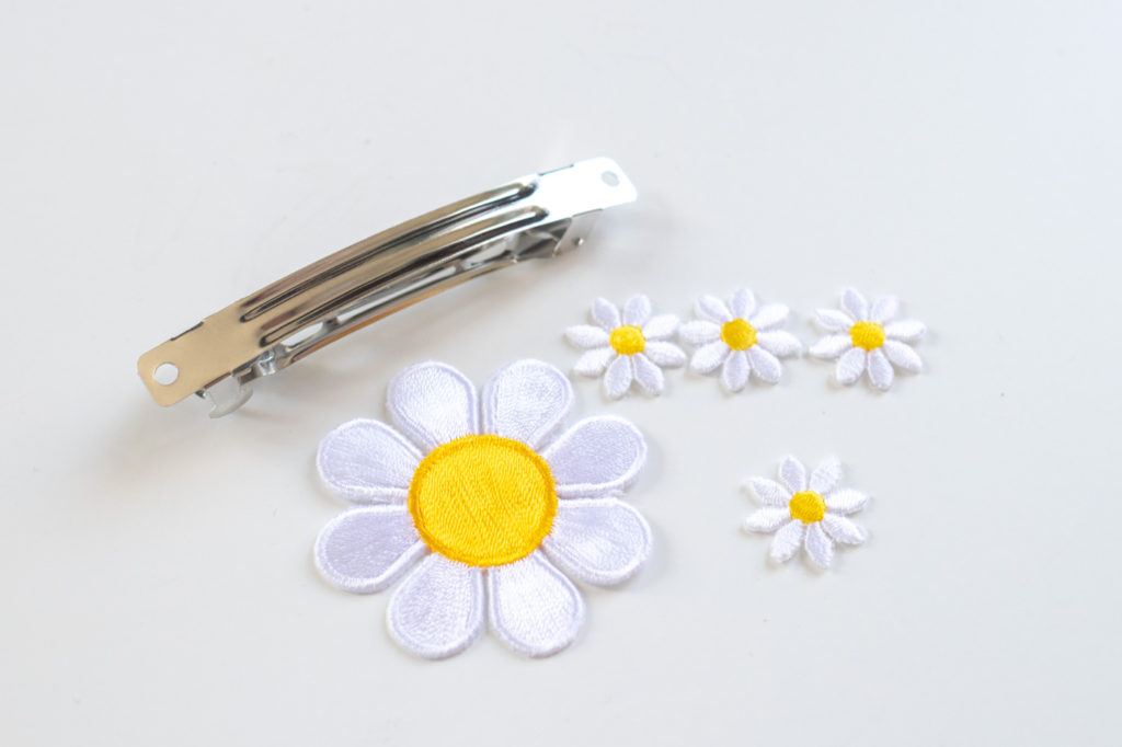 DIY Floral Patch Barrette for your Hair // Try this 5-minute DIY for updating a hair barrette with iron-on patches! I bet you didn't know there were more uses for iron-on patches than decorating your fav denim jacket! #hairstyle #hairpin #beautydiy #diystyle #patches #90sstyle #womensfashion #diyfashion #hairideas