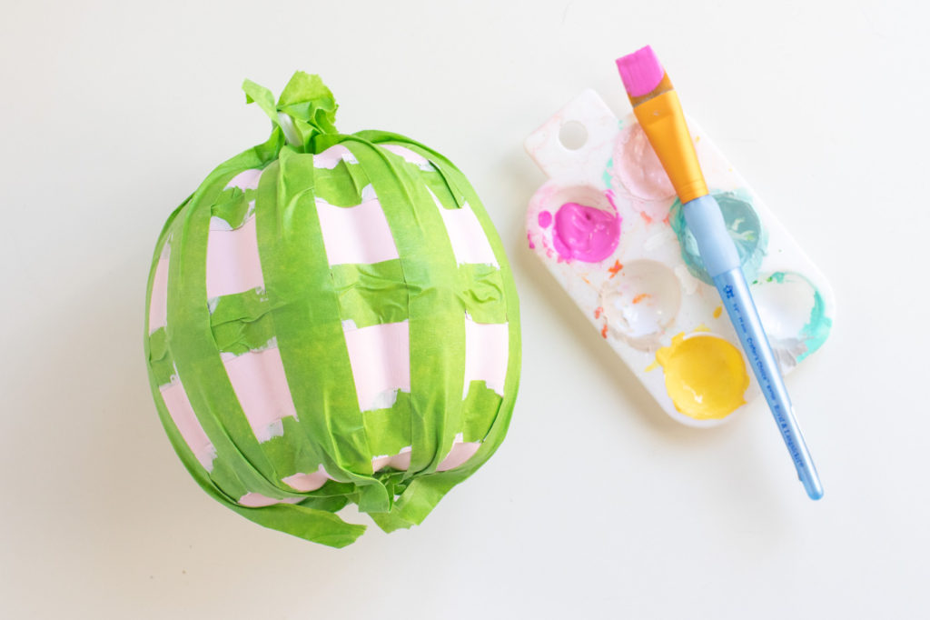 Painted Pumpkin Idea! DIY Gingham Pumpkins // Decorate pumpkins with a fun gingham pattern to decorate for Halloween with color! Use two-tone paints to make colorful Halloween decor 🎃 #pumpkin #halloween #halloweendiy #painting #gingham #diydecor #holidaydiy #falldecor #falldiy
