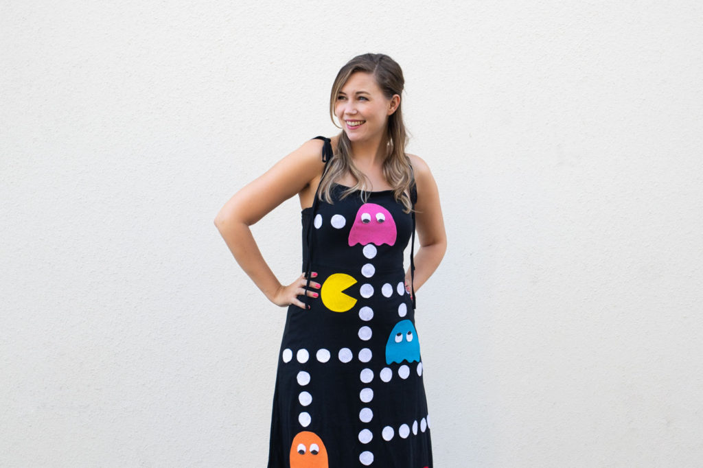 DIY No-Sew Pac-Man Costume for Halloween // Get ready for Halloween in style with this easy no-sew Halloween costume inspired by the 1980s arcade game Pac-Man! Use felt and fabric glue to make a unique Halloween costume that will be the hit of the party! #nosew #halloween #costume #halloweencostume #felt #fabric #dresscostume #halloweenpattern #80s #games