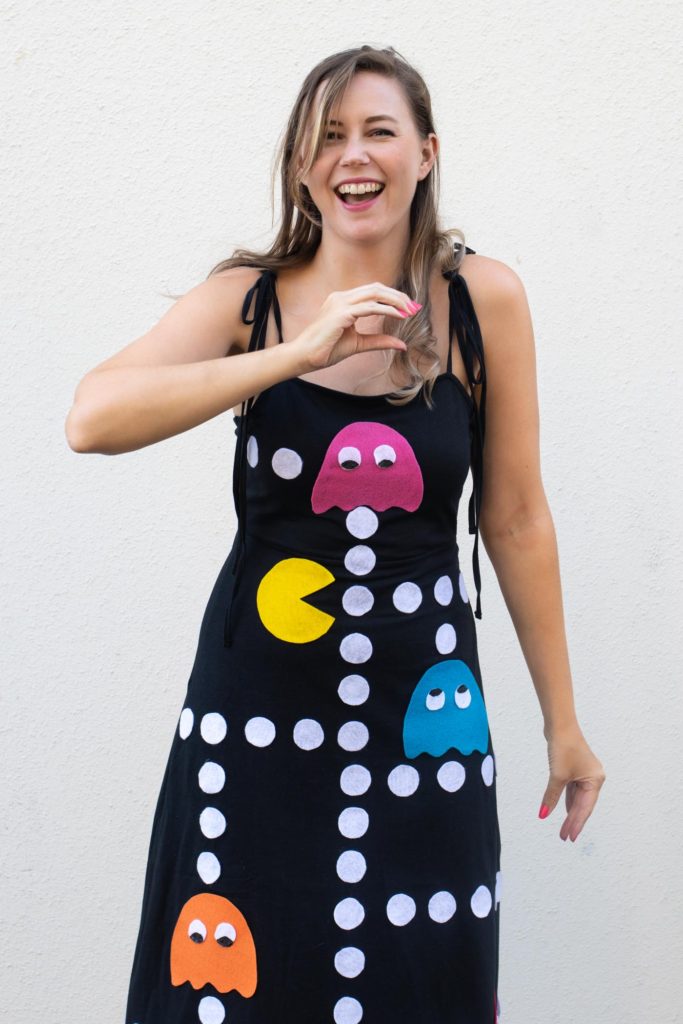 DIY No-Sew Pac-Man Costume for Halloween // Get ready for Halloween in style with this easy no-sew Halloween costume inspired by the 1980s arcade game Pac-Man! Use felt and fabric glue to make a unique Halloween costume that will be the hit of the party! #nosew #halloween #costume #halloweencostume #felt #fabric #dresscostume #halloweenpattern #80s #games
