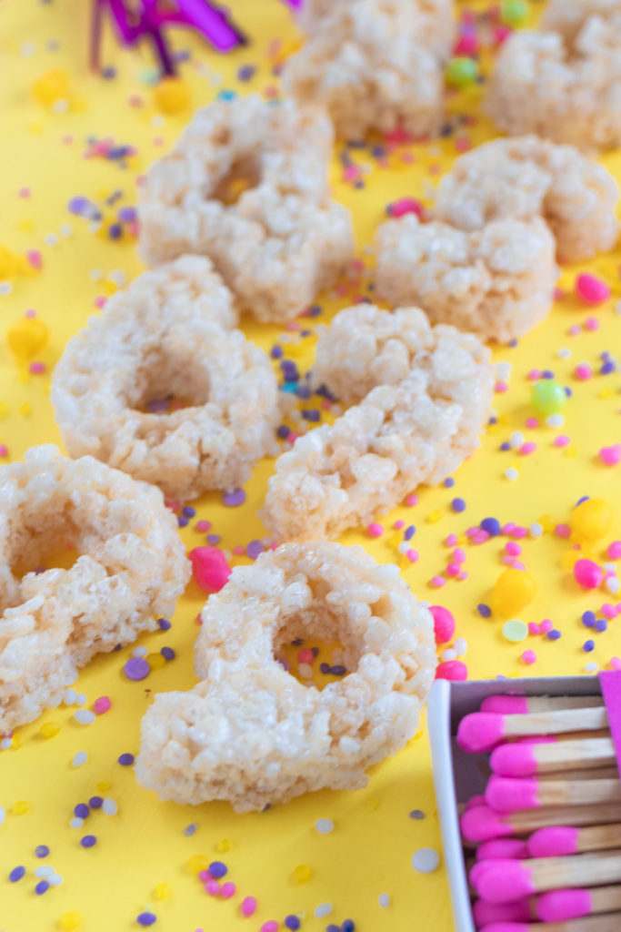 Number Rice Krispies Treats for Birthdays // Celebrate any occasion with a party treat for kids AND adults! Use cookie cutters to cut numbers from homemade rice krispies treats to celebrate birthdays! #ricekrispies #snacks #birthdayparty #birthday #partyfood #cereal #snackrecipes #easyrecipes