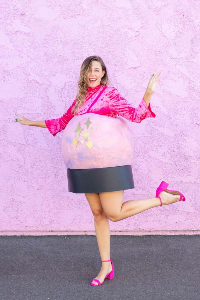 DIY Crystal Ball Costume for Halloween // Use paper mache on a large balloon to create a DIY halloween costume that looks like a mystical crystal ball used by a fortune teller! #crystalball #papermache #halloween #costume #kidscostume #adultcostume