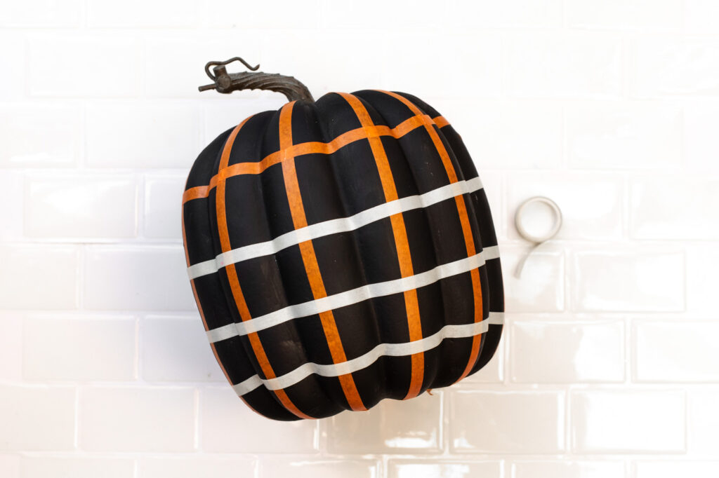 DIY Disco Ball Pumpkin Painting Idea! See how to paint pumpkins to look like sparkly disco balls for decorate for fall and Halloween! #halloween #falldecor #pumpkins #painting #discoball #diyhalloween #falldiy