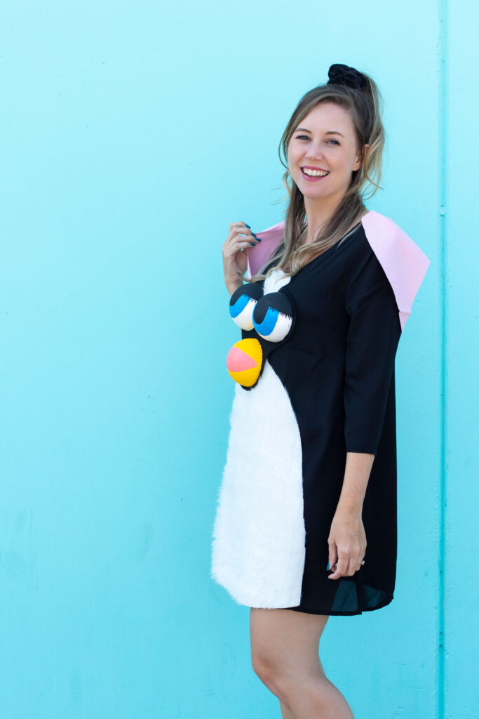 DIY Furby Costume // 90s Toy Costume / Dress up as the classic Furby toy from the 90s with this no-sew Halloween costume! Use faux fur and foam spheres to create a Furby face #halloween #costume #diyhalloween #90s #halloweencostume #furby #dresscostume #nosew