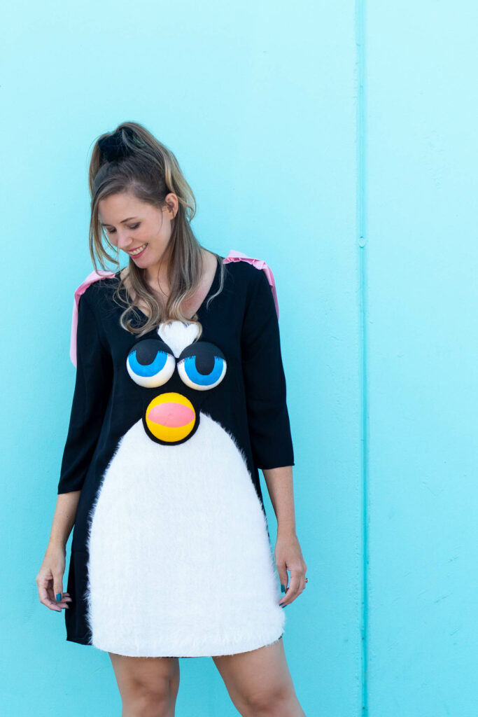 DIY Furby Costume // 90s Toy Costume / Dress up as the classic Furby toy from the 90s with this no-sew Halloween costume! Use faux fur and foam spheres to create a Furby face #halloween #costume #diyhalloween #90s #halloweencostume #furby #dresscostume #nosew