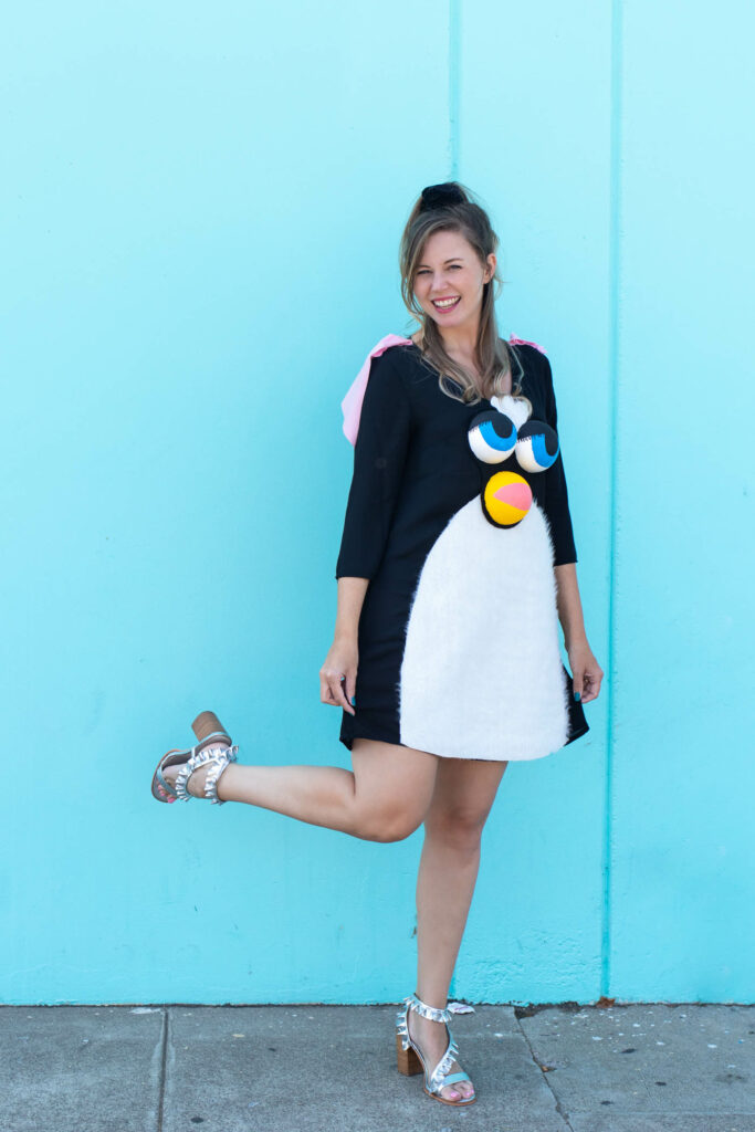 DIY Furby Costume // 90s Toy Costume / Dress up as the classic Furby toy from the 90s with this no-sew Halloween costume! Use faux fur and foam spheres to create a Furby face #halloween #costume #diyhalloween #90s #halloweencostume #furby #dresscostume #nosew
